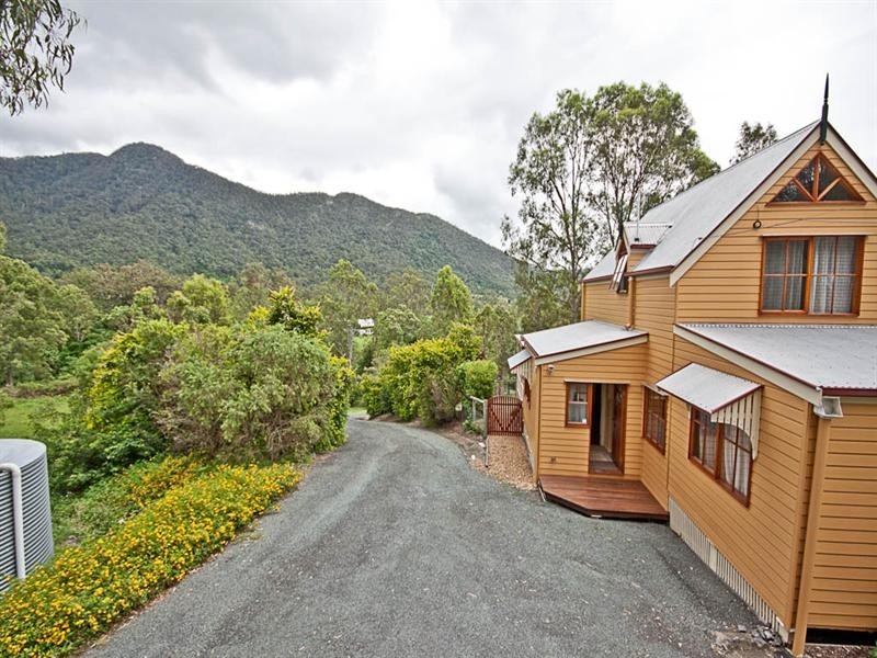 273 Foggs Road, Samford QLD 4520