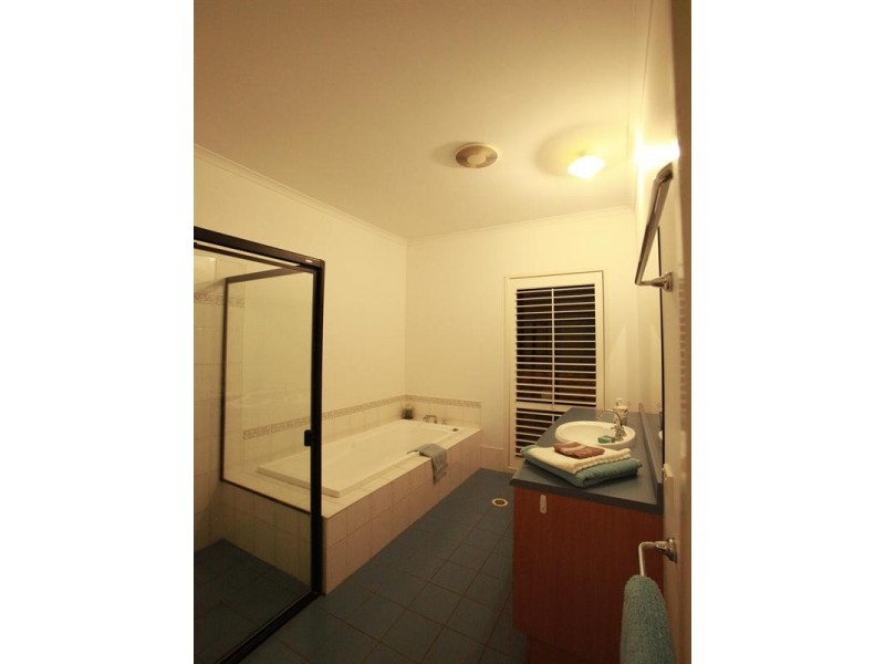 11 Autumnwood Court, Samford QLD 4520