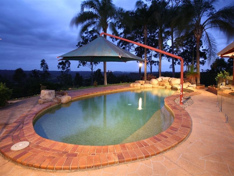 8 Dickens Place, Samford QLD 4520