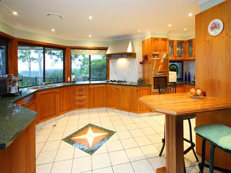 8 Dickens Place, Samford QLD 4520