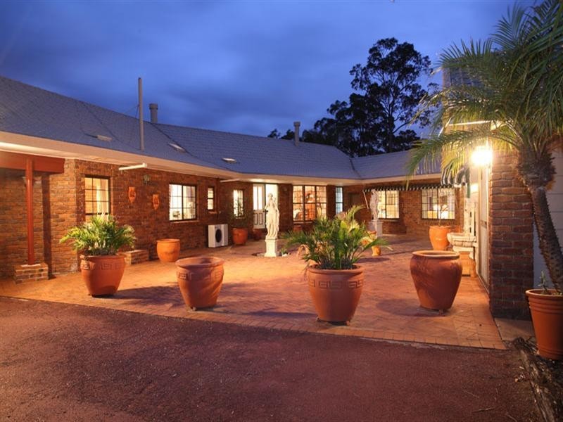 8 Dickens Place, Samford QLD 4520