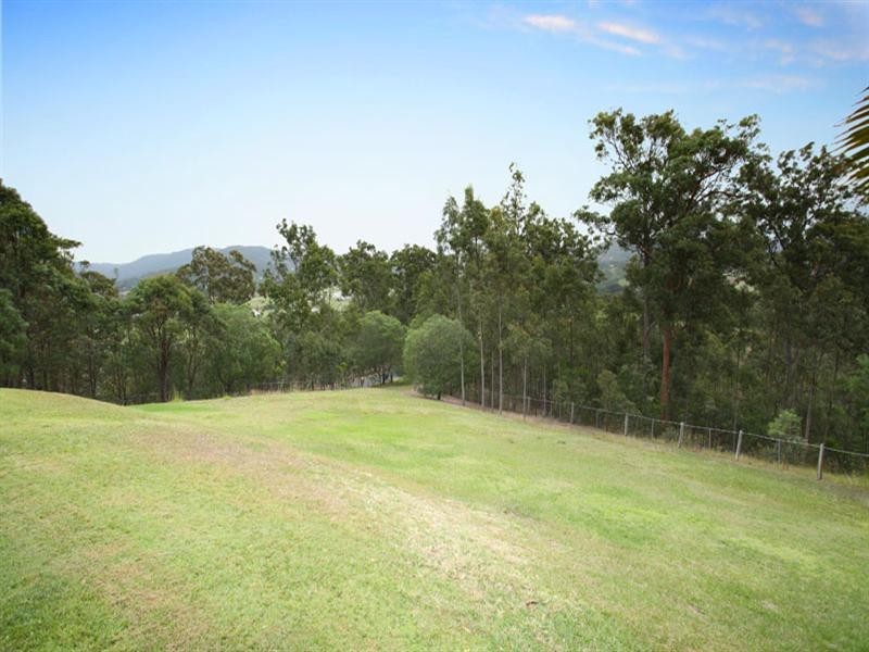 8 Dickens Place, Samford QLD 4520