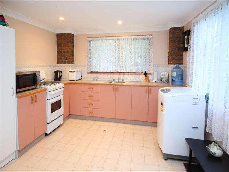 8 Dickens Place, Samford QLD 4520