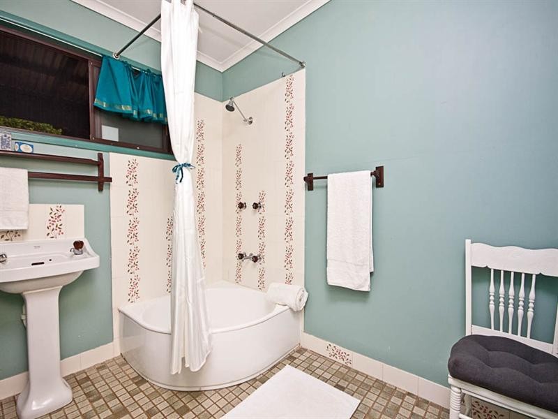 1858 Mt Glorious Road, Mount Glorious QLD 4520