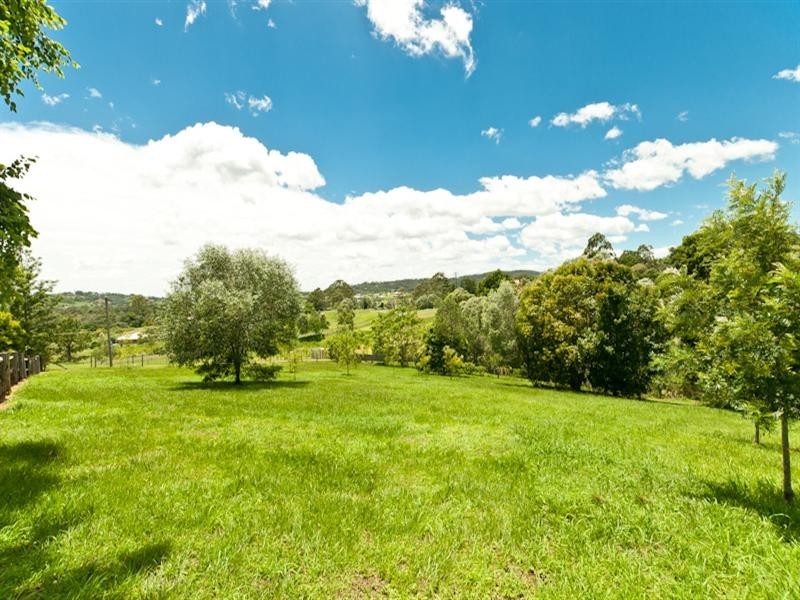 7 Woodview Street, Samford Valley QLD 4520