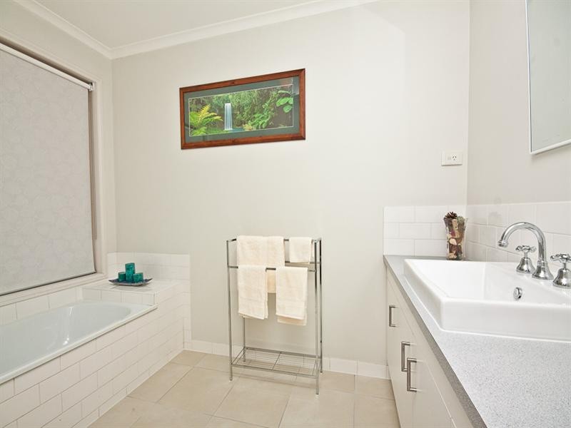 7 Woodview Street, Samford Valley QLD 4520