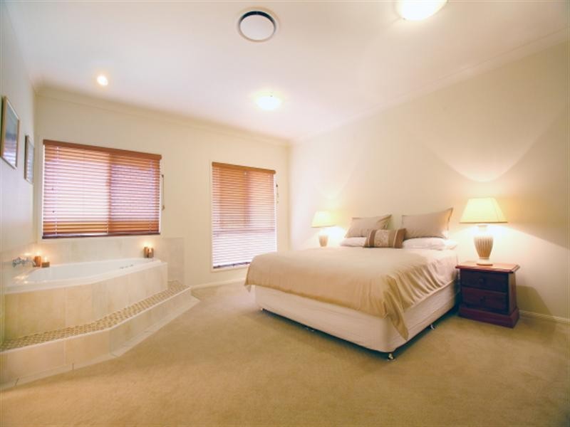 2 Ascot Crescent, Samford Valley QLD 4520