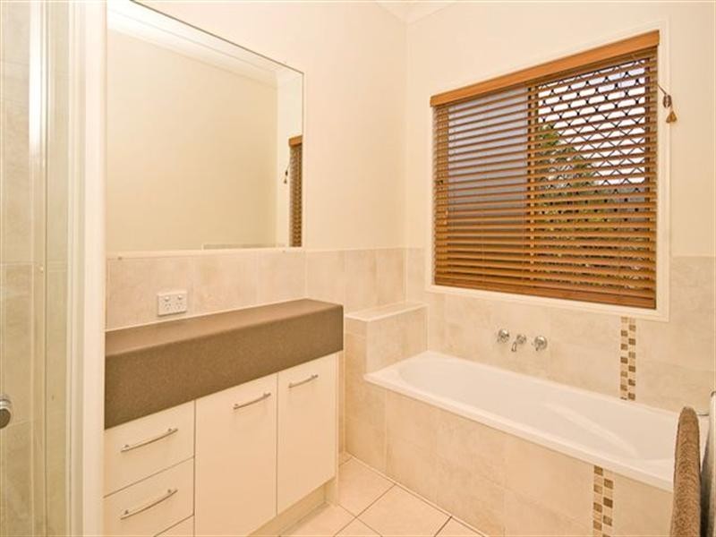 2 Ascot Crescent, Samford Valley QLD 4520