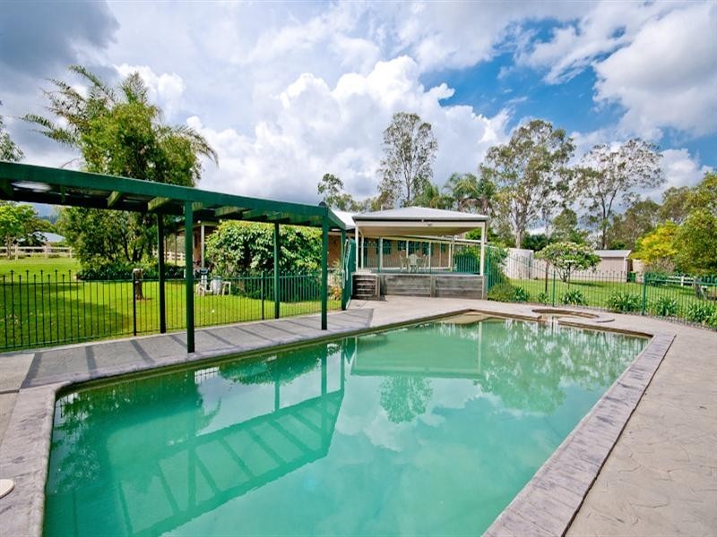 3 Arnan Court, Samford Valley QLD 4520