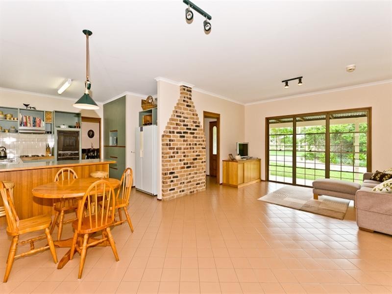 3 Arnan Court, Samford Valley QLD 4520