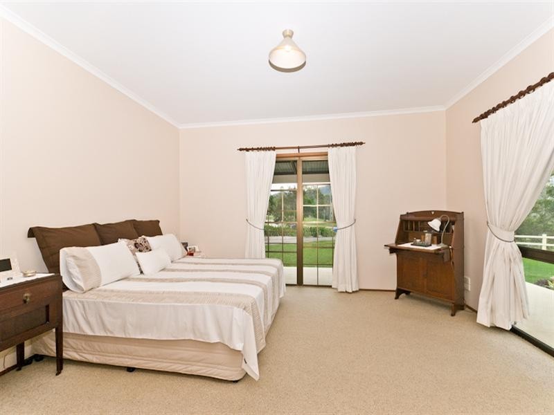 3 Arnan Court, Samford Valley QLD 4520