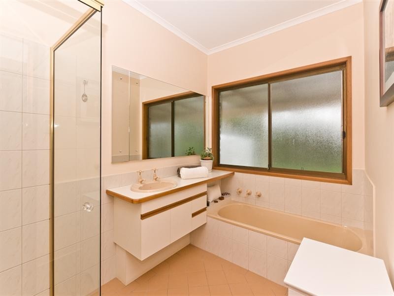 3 Arnan Court, Samford Valley QLD 4520