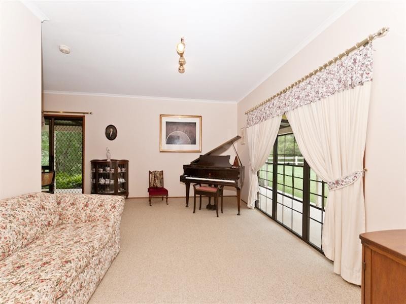 3 Arnan Court, Samford Valley QLD 4520