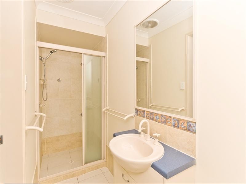 1 Meadowood Close, Samford QLD 4520