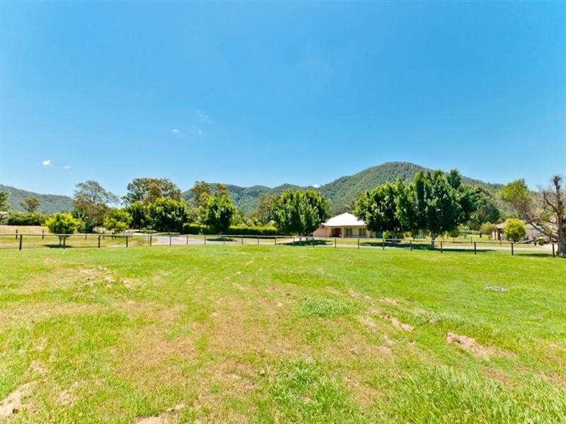 1 Meadowood Close, Samford QLD 4520
