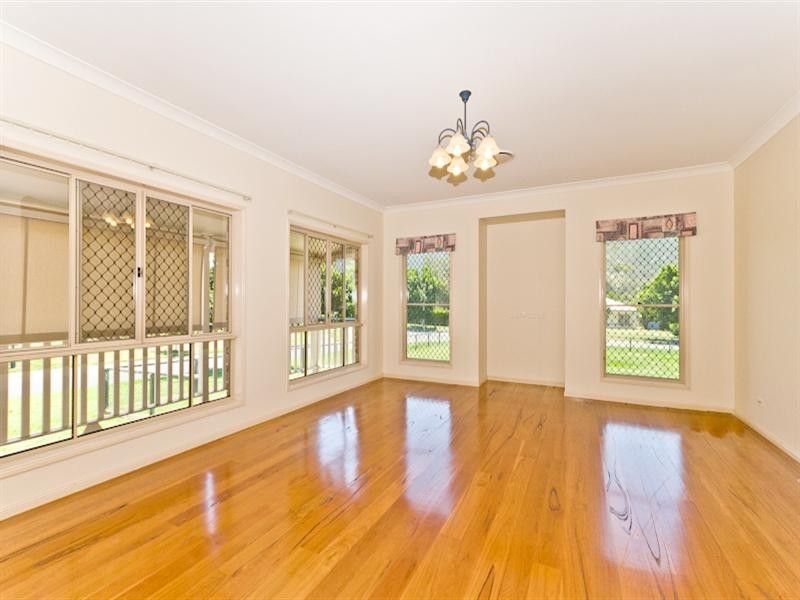 1 Meadowood Close, Samford QLD 4520