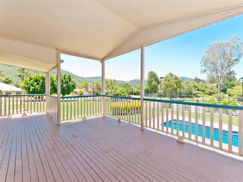 1 Meadowood Close, Samford QLD 4520