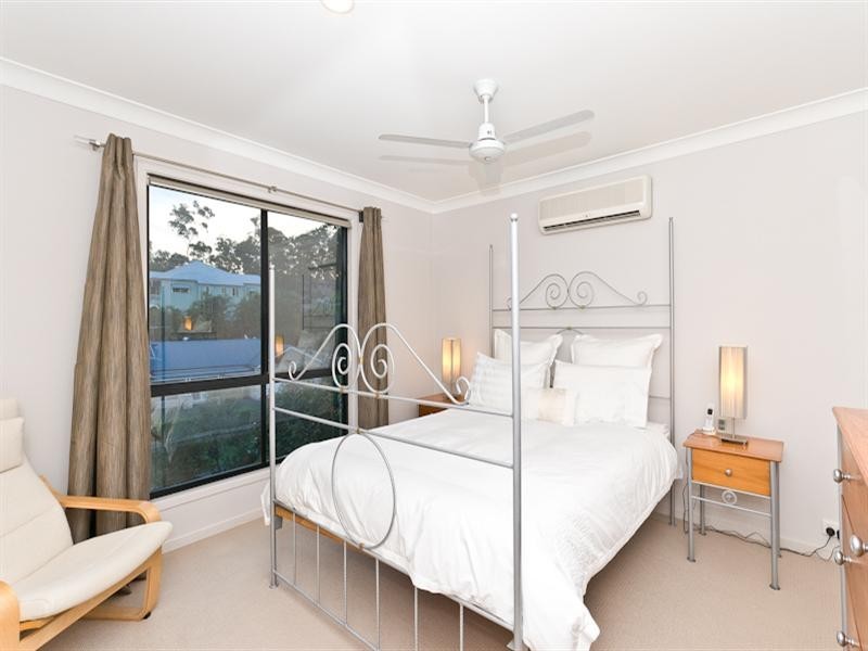 32 Woodtop Court, Ferny Hills QLD 4055