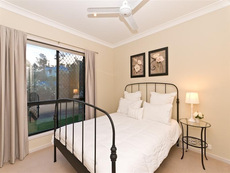 32 Woodtop Court, Ferny Hills QLD 4055