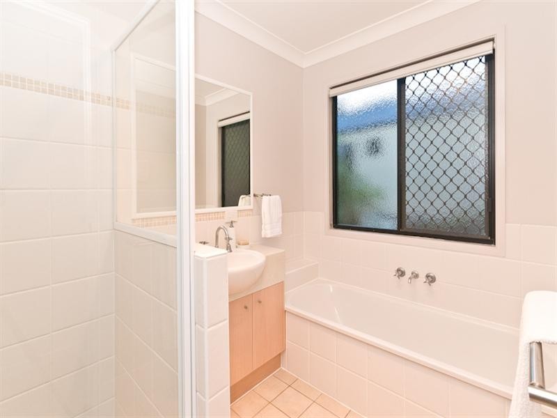 32 Woodtop Court, Ferny Hills QLD 4055