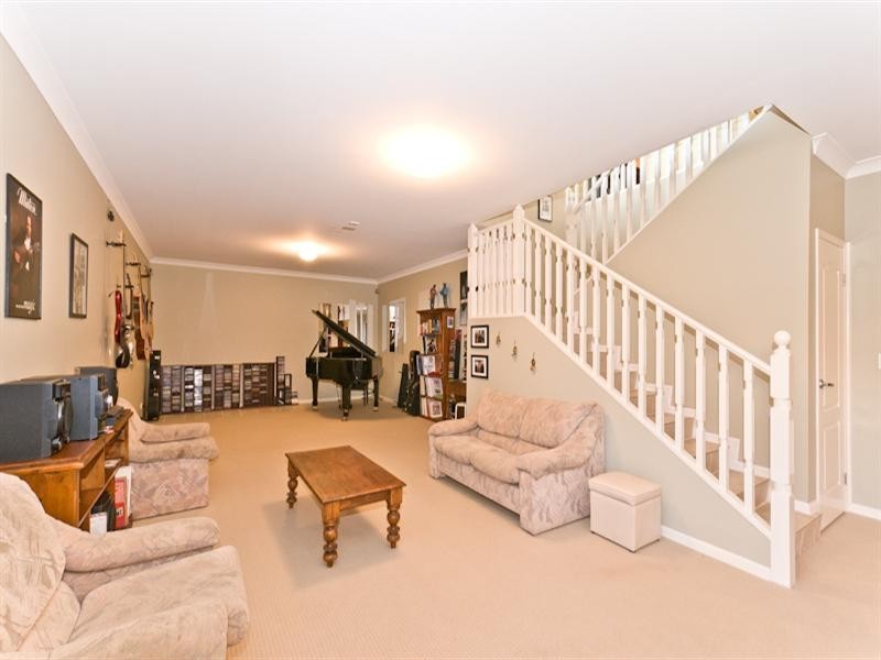 17 Beresford Drive, Draper QLD 4520