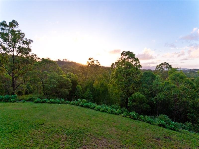 17 Beresford Drive, Draper QLD 4520