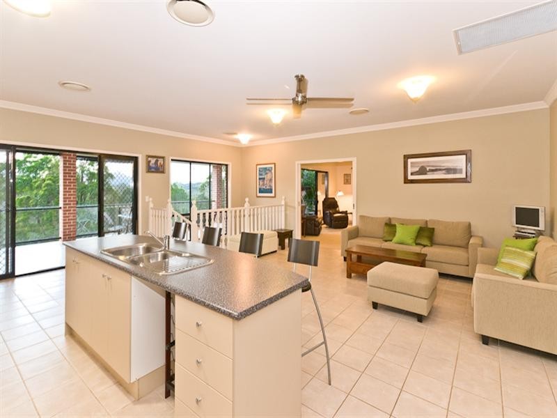 17 Beresford Drive, Draper QLD 4520