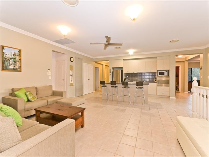 17 Beresford Drive, Draper QLD 4520