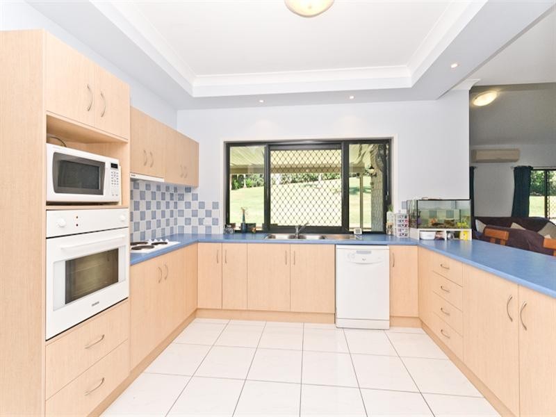 1 Hunting Place, Samford QLD 4520