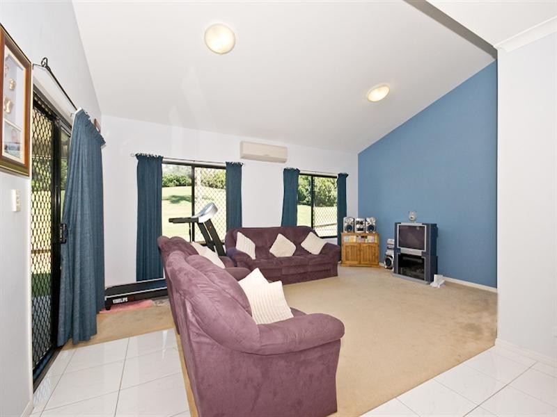 1 Hunting Place, Samford QLD 4520