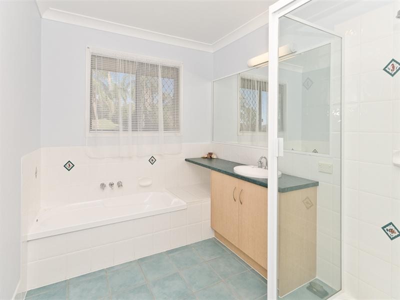 1 Hunting Place, Samford QLD 4520