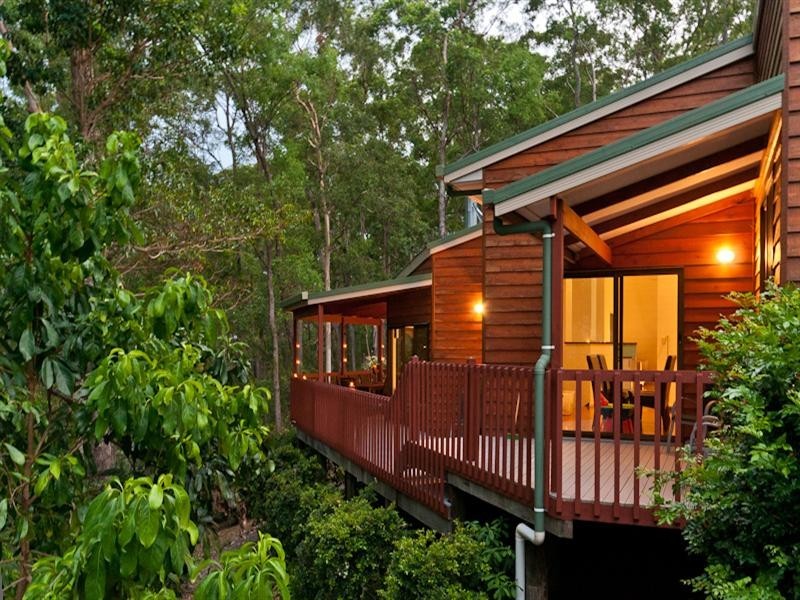 4 Savoy Place, Eatons Hill QLD 4037