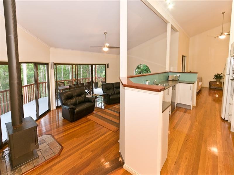 4 Savoy Place, Eatons Hill QLD 4037