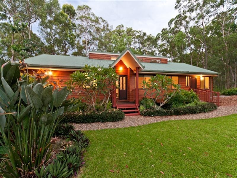 4 Savoy Place, Eatons Hill QLD 4037