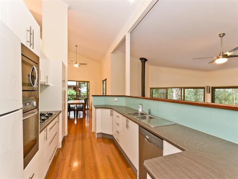 4 Savoy Place, Eatons Hill QLD 4037