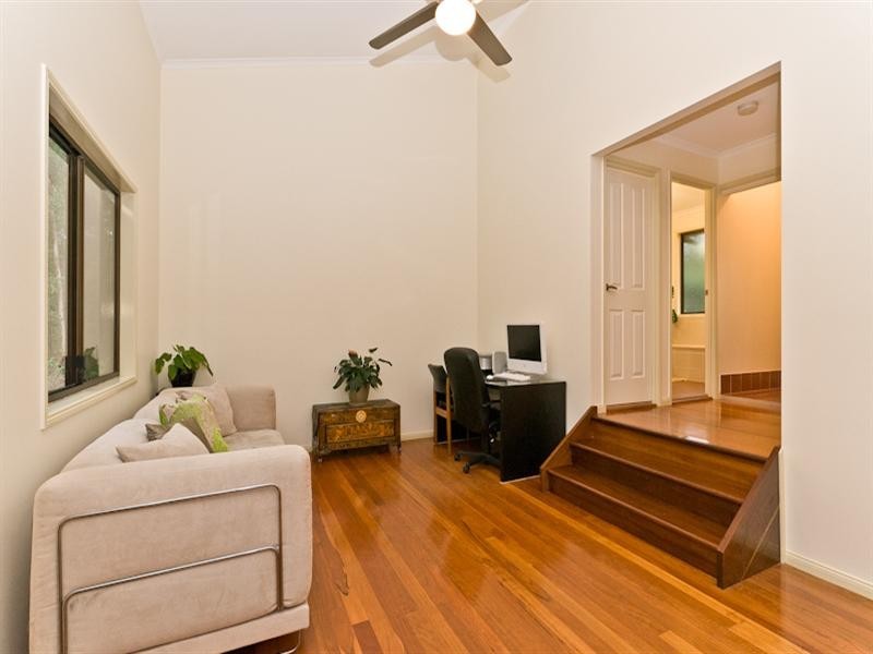 4 Savoy Place, Eatons Hill QLD 4037