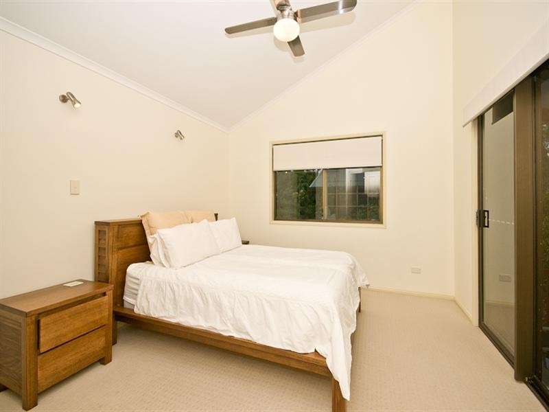 4 Savoy Place, Eatons Hill QLD 4037