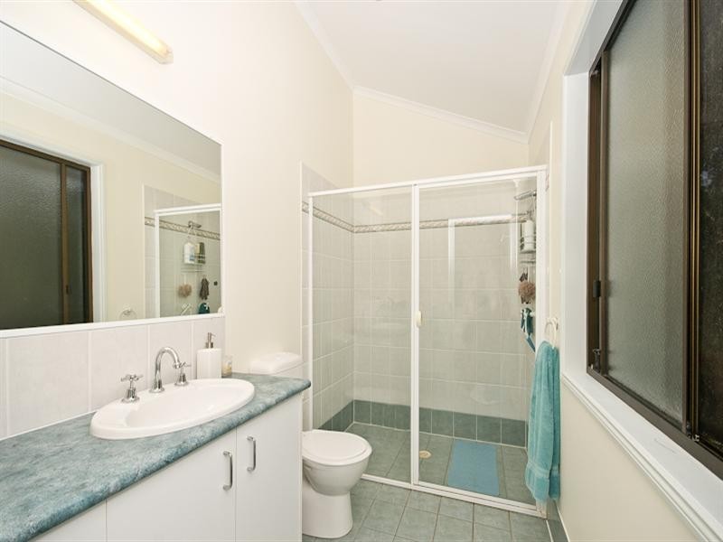 4 Savoy Place, Eatons Hill QLD 4037