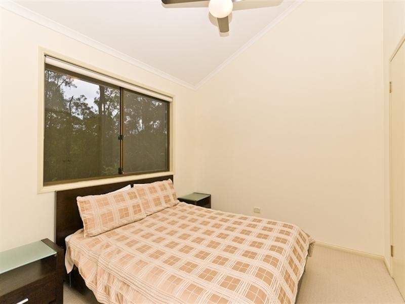 4 Savoy Place, Eatons Hill QLD 4037