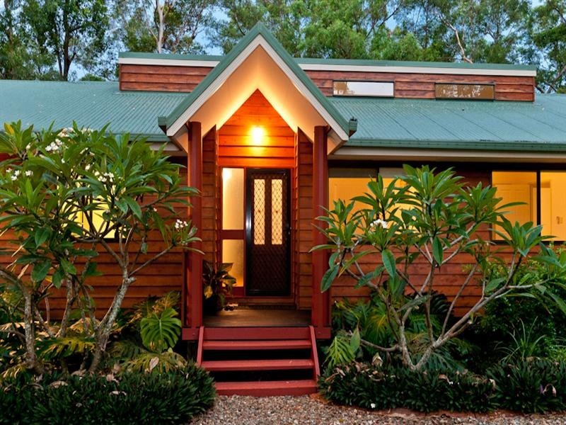 4 Savoy Place, Eatons Hill QLD 4037