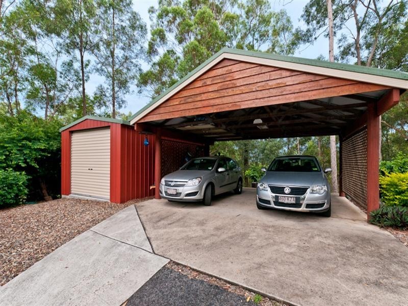 4 Savoy Place, Eatons Hill QLD 4037