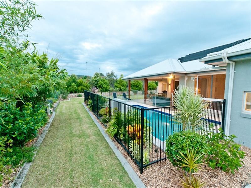 15 Chalmers Court, Samford Village QLD 4520