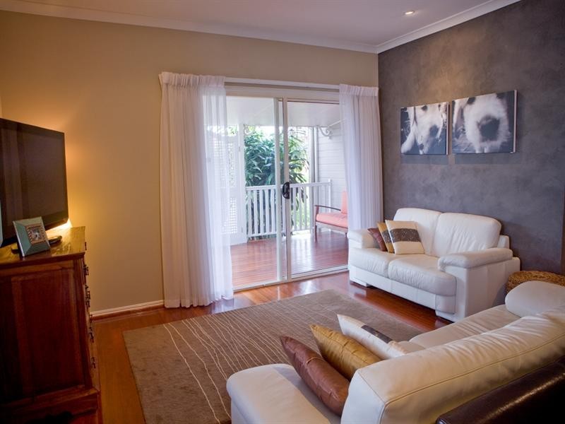 6 Windrush Close, Eatons Hill QLD 4037