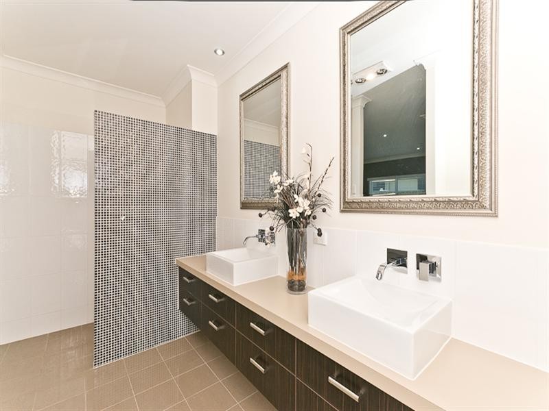 Eatons Hill QLD 4037