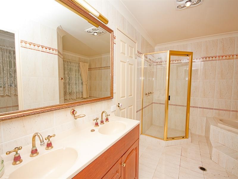 19 Greenwood Crescent, Samford QLD 4520