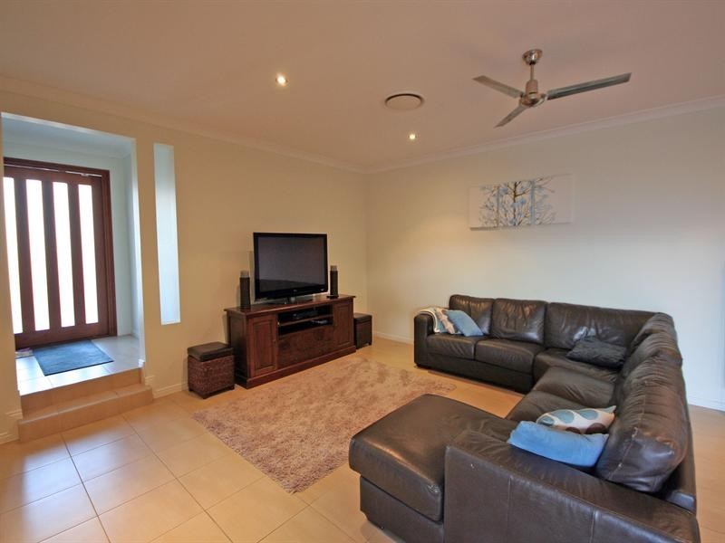 14 Chalmers Court, Samford Village QLD 4520