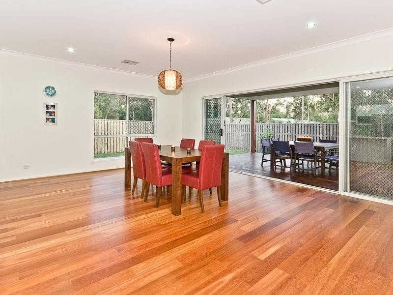 8 Shearers Close, Ferny Hills QLD 4055
