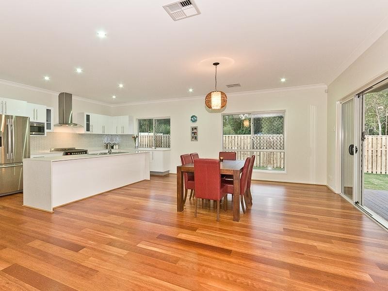 8 Shearers Close, Ferny Hills QLD 4055