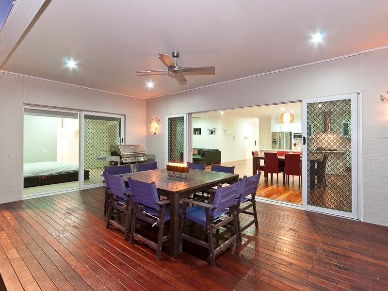 8 Shearers Close, Ferny Hills QLD 4055