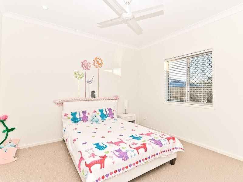 8 Shearers Close, Ferny Hills QLD 4055